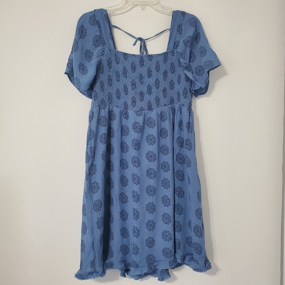Umgee Dresses & Skirts - Umgee Smocked Short Sleeve Dress Womens Medium Blue Floral Medallion Tie Back
